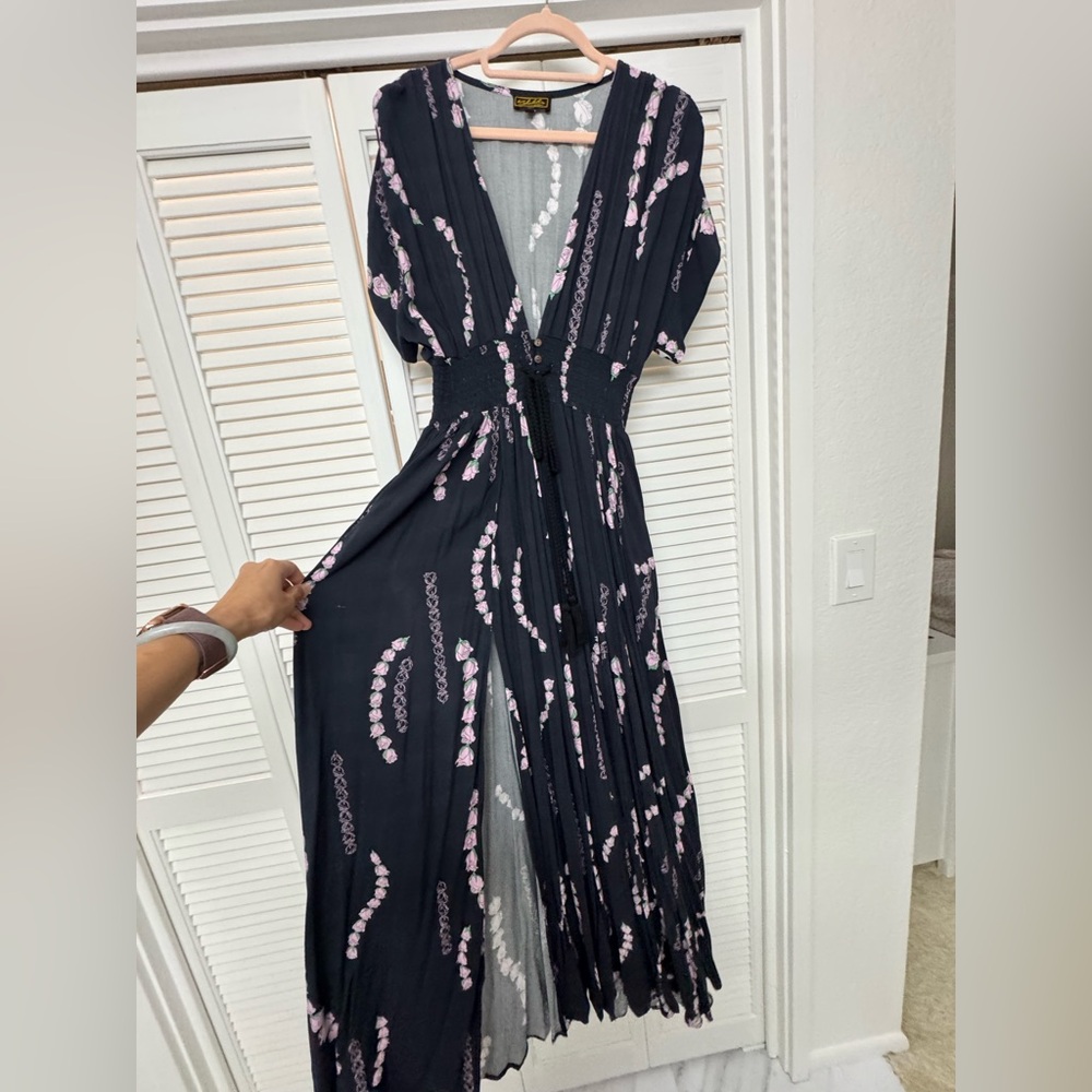 Kahulale’a Keola dress from the Lei Loke Collection size Medium - Picture 7 of 10